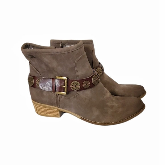 Roxy Shoes - Roxy cute cocoa color suede booties with accent strap.